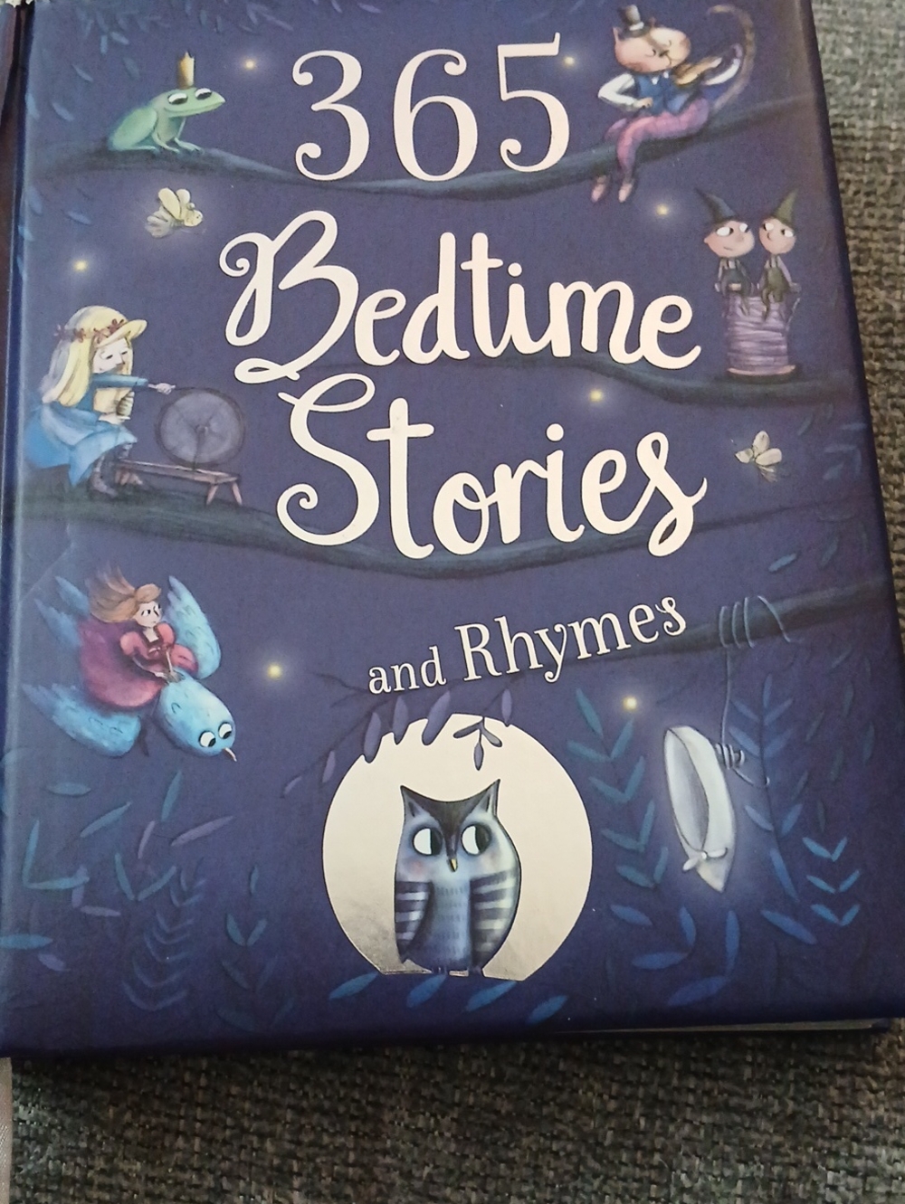 365 Bedtime Stories and Rhymes - Illustrated Kids Book (Navy Blue)